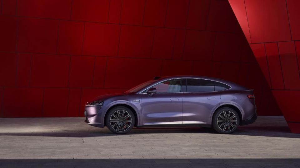 余承东评新Model Y，智界R7仍领先