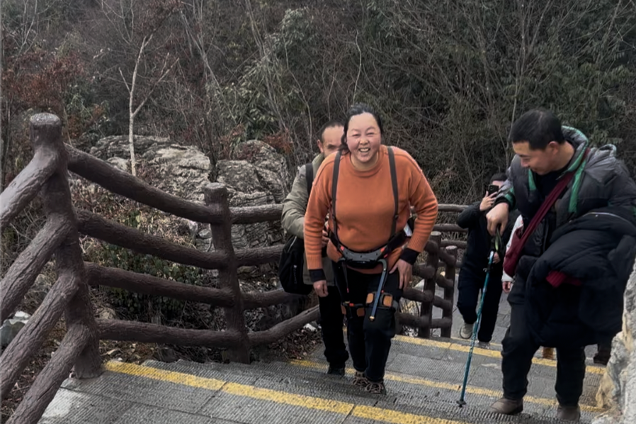 震惊！辅助爬山的机器腿爆火，引领户外装备新潮流！