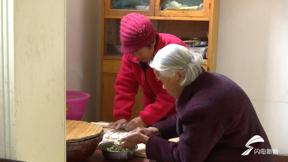 母亲包饺子送儿踏上征程，饺子背后的深情厚意与家国情怀！内含风湿专题深度解析。