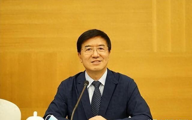 教育部原副部长杜玉波被逮捕，背后真相令人震惊！疑云重重下的权力游戏。